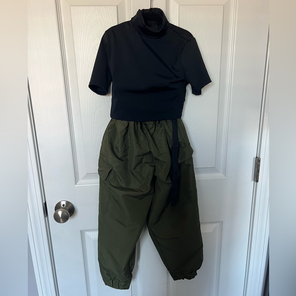Weissman style MT13138 & AH12406. Half sleeve mock neck crop & belted cargo pant